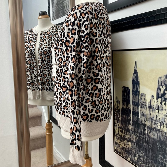 New leopard print cardigan with abalone buttons - Picture 2 of 8